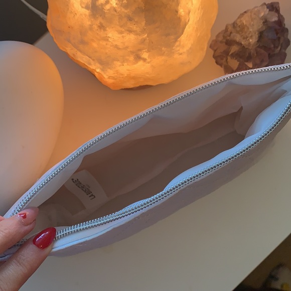 New white quilted makeup bag - Picture 3 of 3